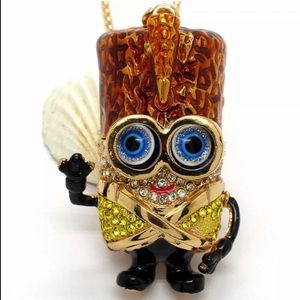 Minion Hawaii man waving necklace